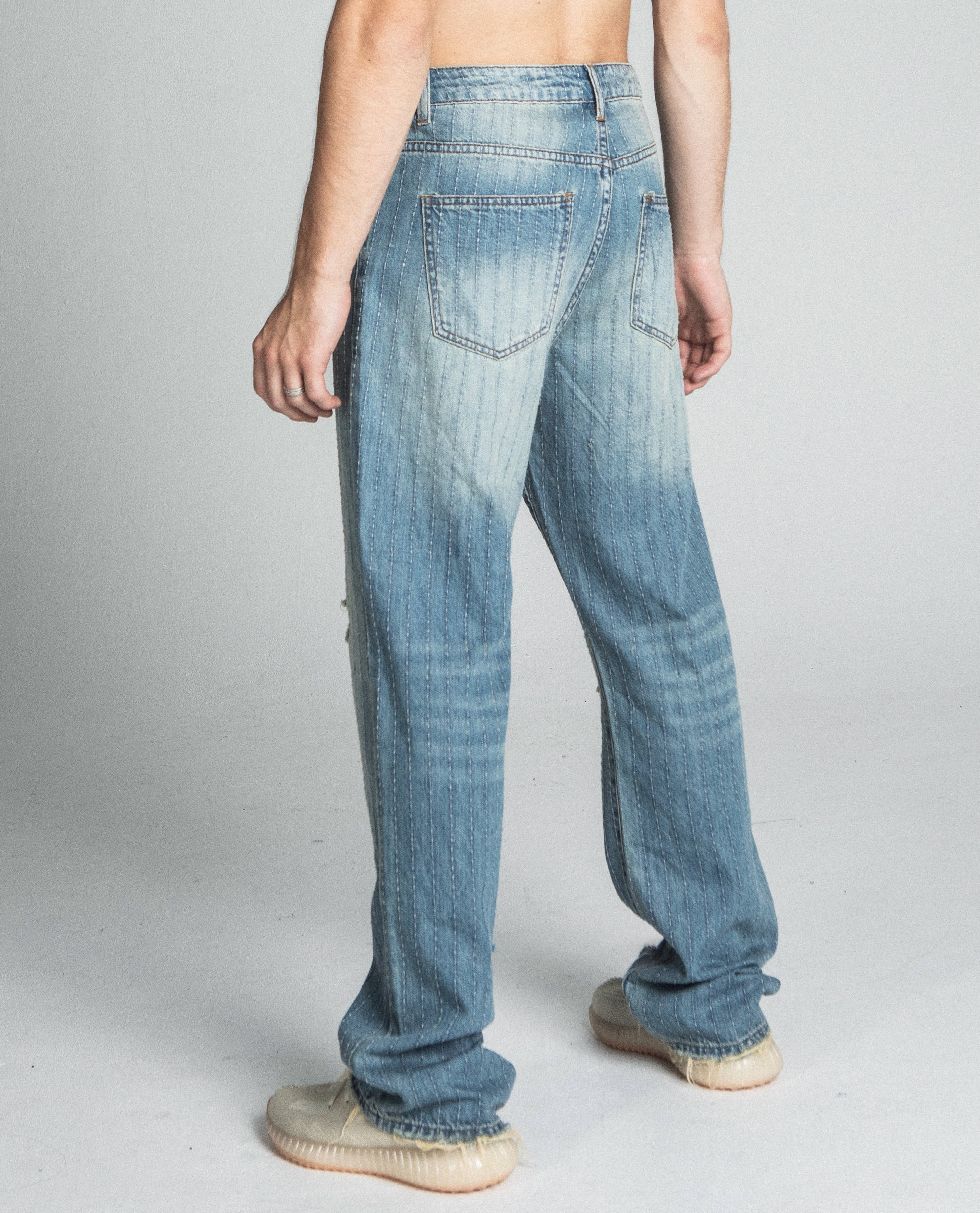 AJ02L RIPPED BLUE THREAD LOOSE JEANS ARMOR JEANS