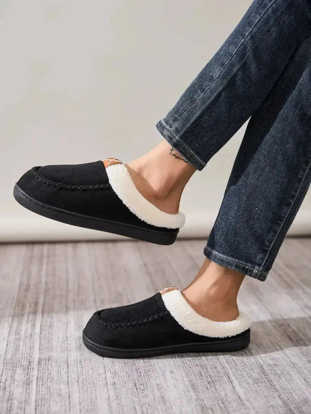 Contrast Round Toe Flat Slippers - Plush Fashion Hub