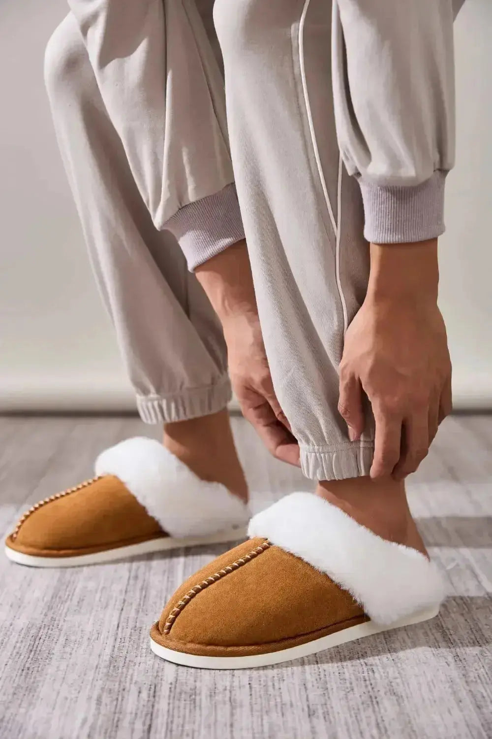 Faux Fur Round Toe Slippers - Plush Fashion Hub