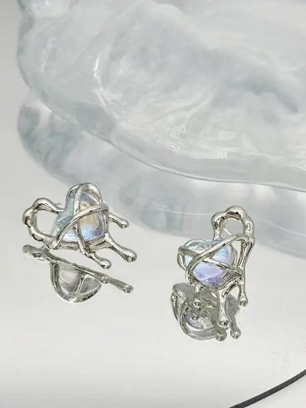 Lava Cutout Heart Stud Earrings PAINEVIDA 9.99