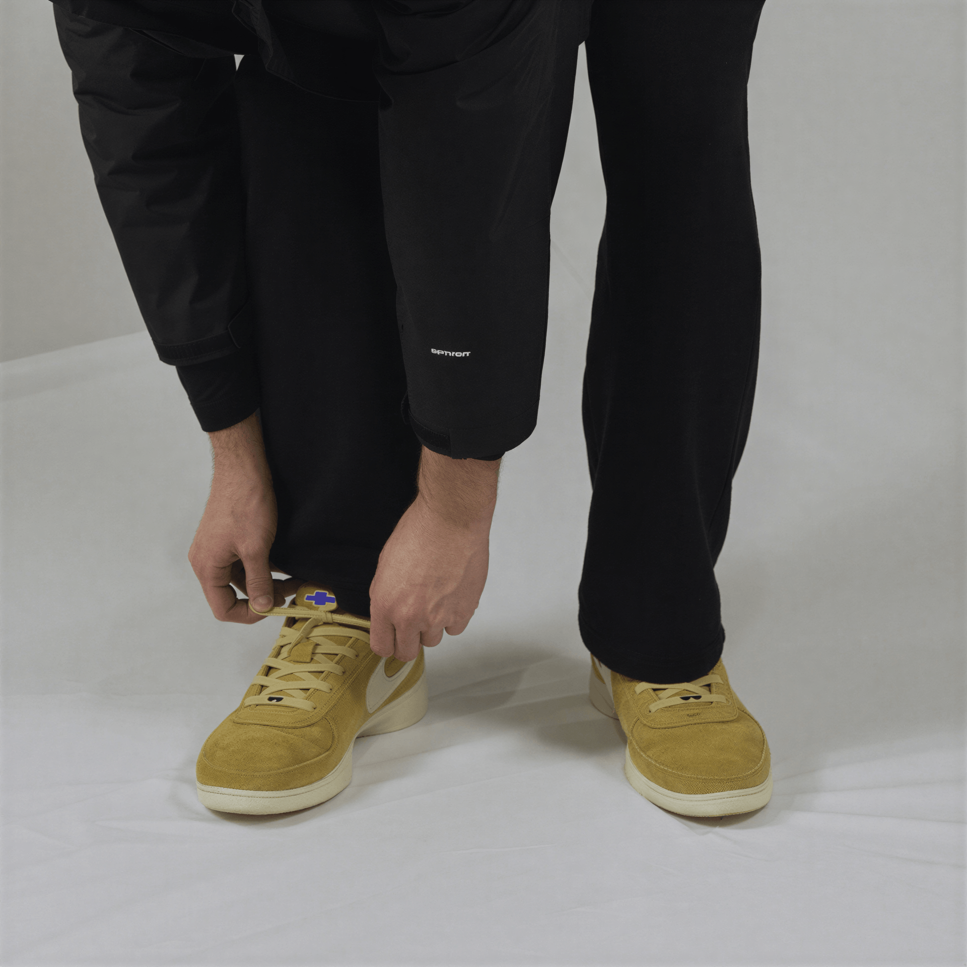 Desert tan elastic shoelaces by Bread, flexible and durable laces for sneakers or casual shoes.