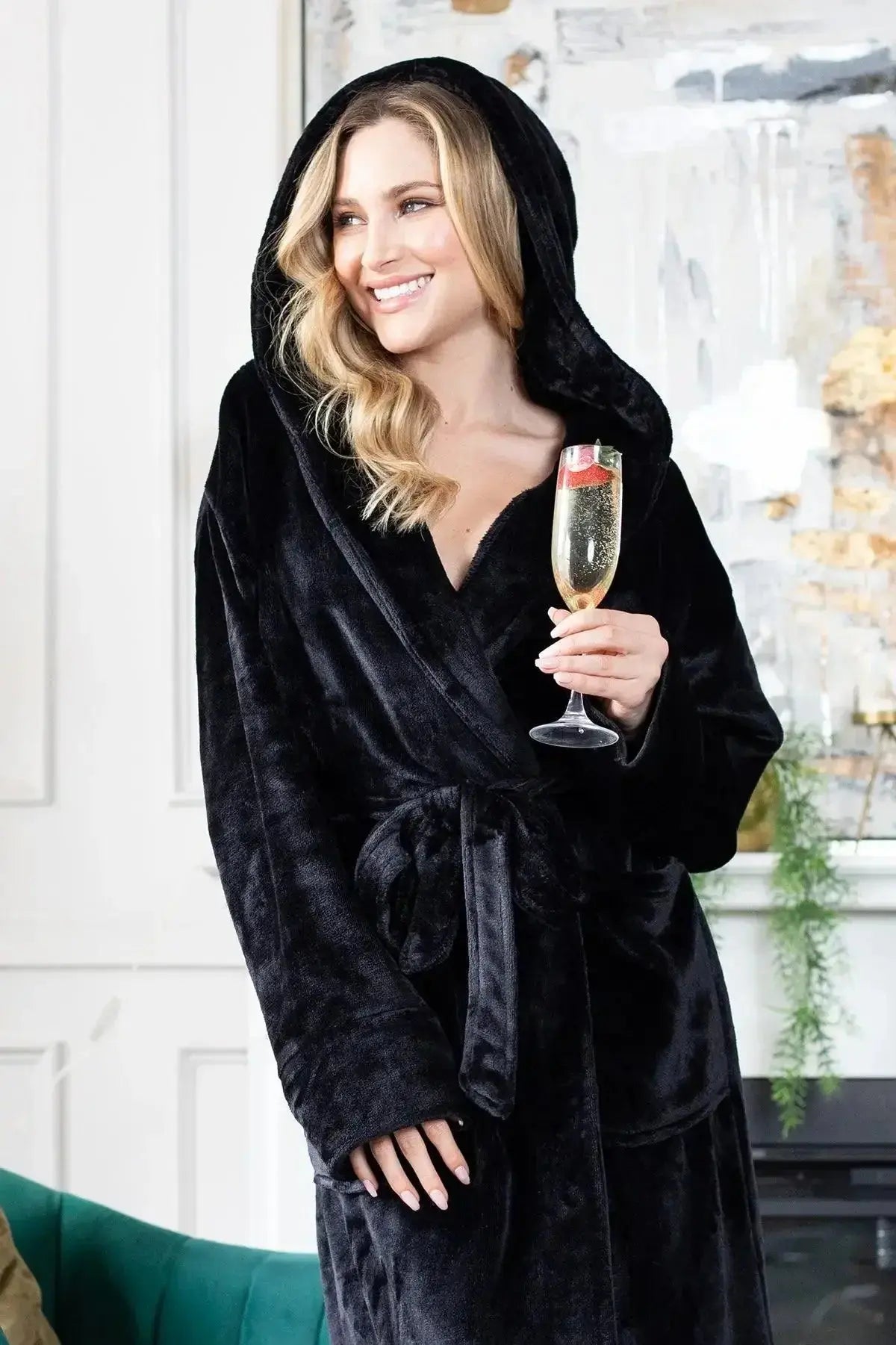 Women’s Plush Hooded Robe - Spa-Worthy Comfort at Home - Plush Fashion Hub