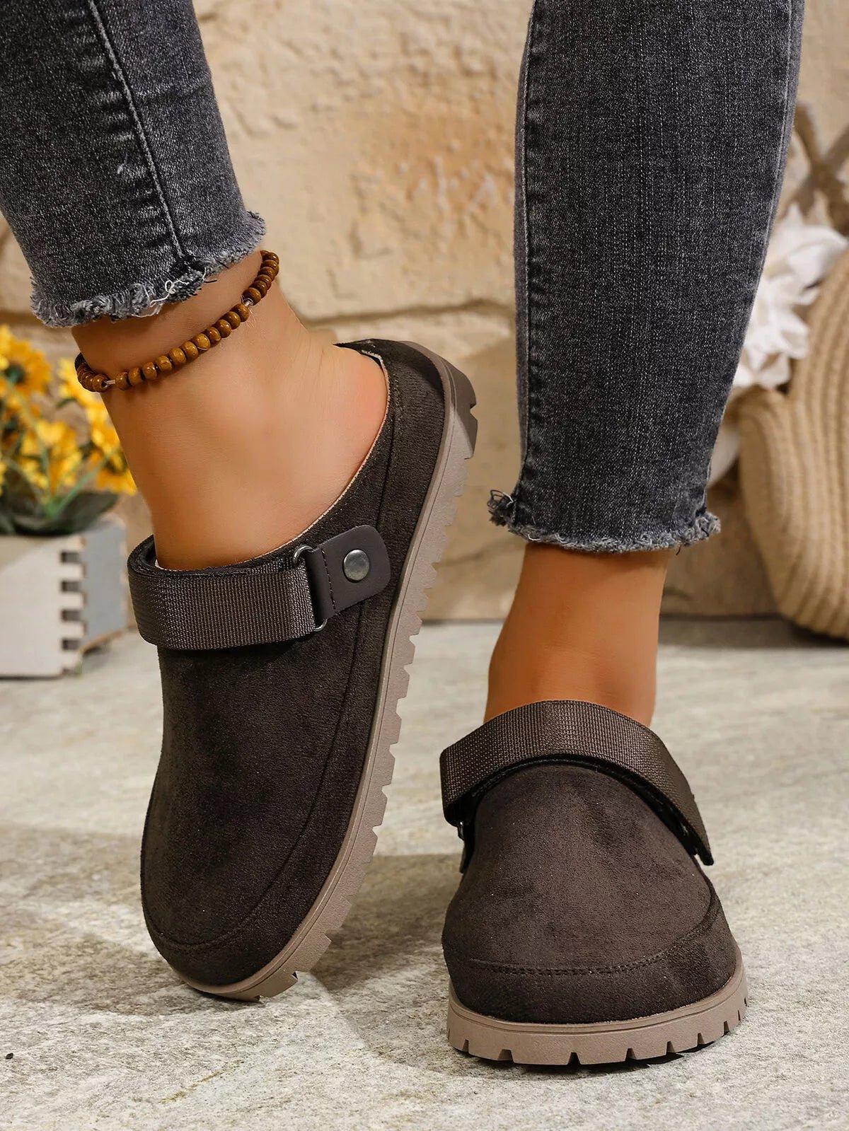 Women's round toe slip-on casual flats made of faux leather, designed for comfort and everyday style.