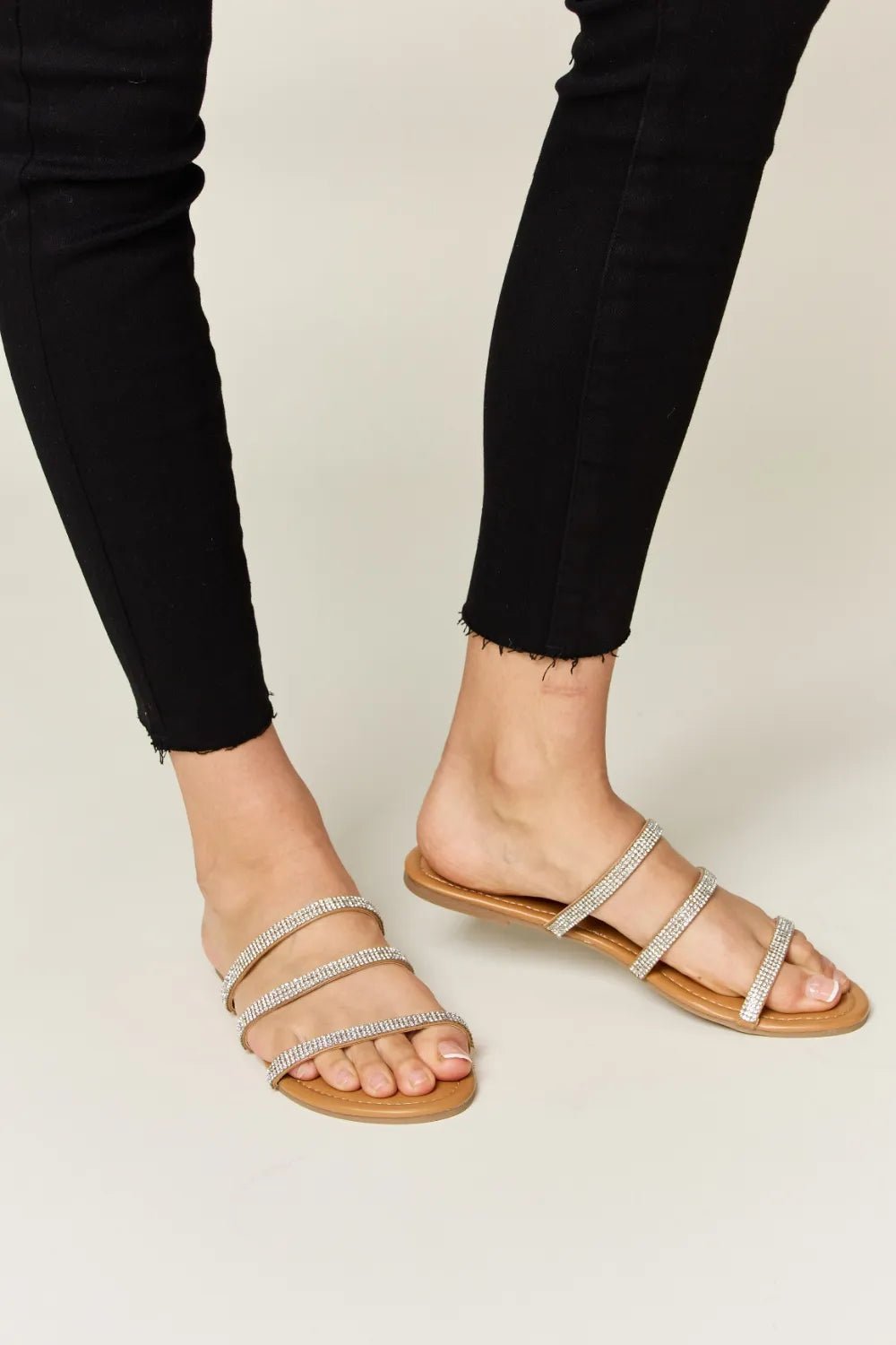 Women's rhinestone three-strap flat sandals with sparkly details and comfortable summer design from Trendsi.